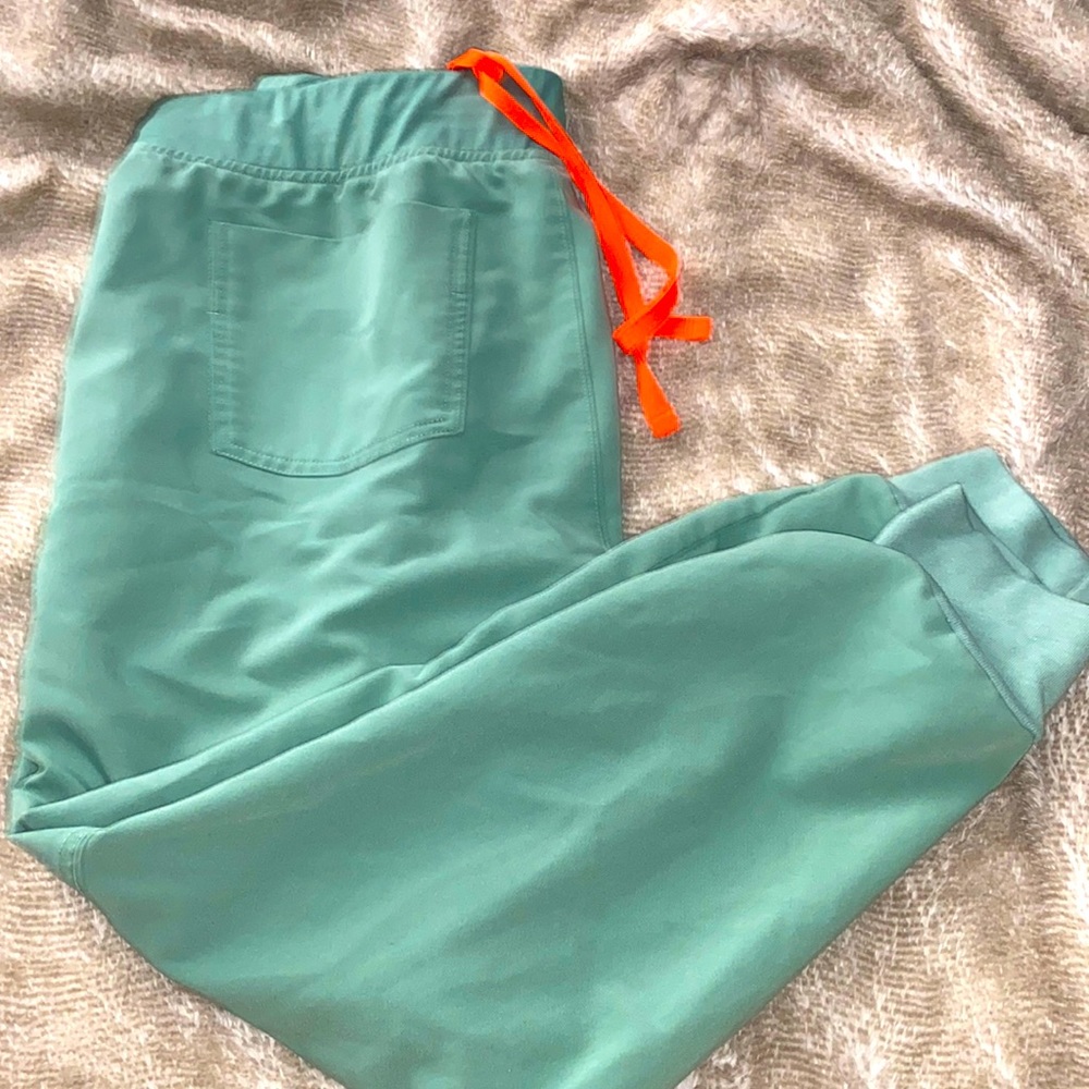 FIGS Jade Zamora Jogger pants